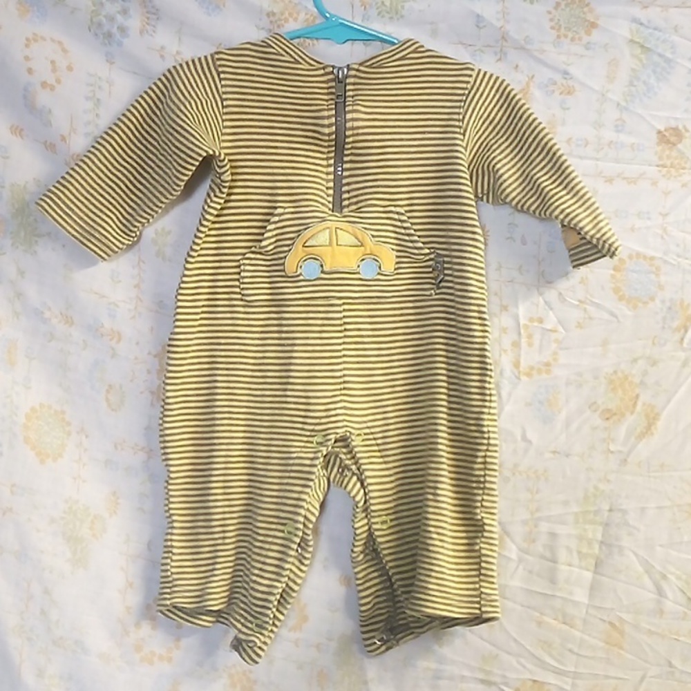 Nice boys body sute size 6/9 months wonderful pre owned